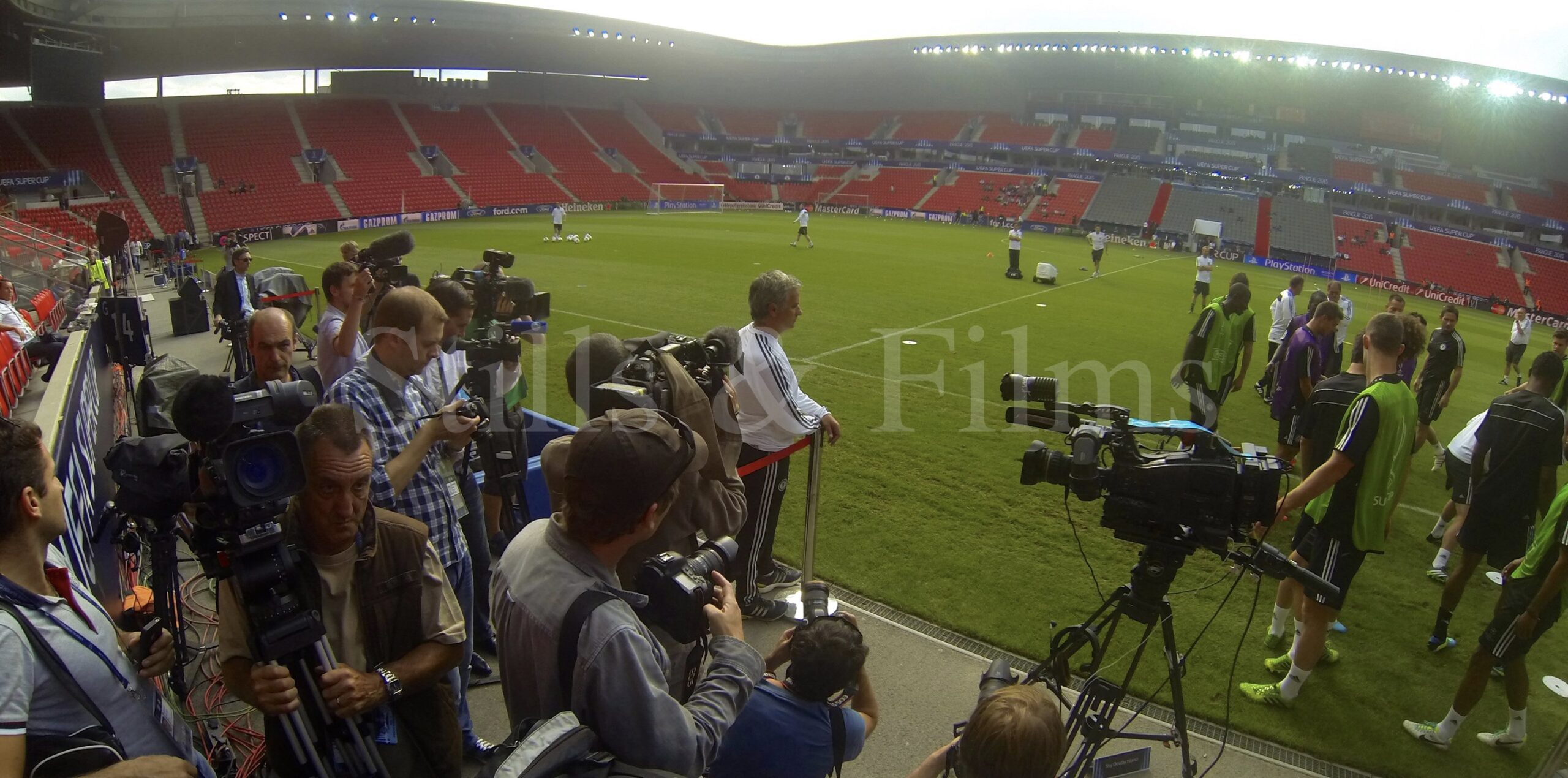 We offer video crews with LiveU 300 S live IP devices in Warsaw