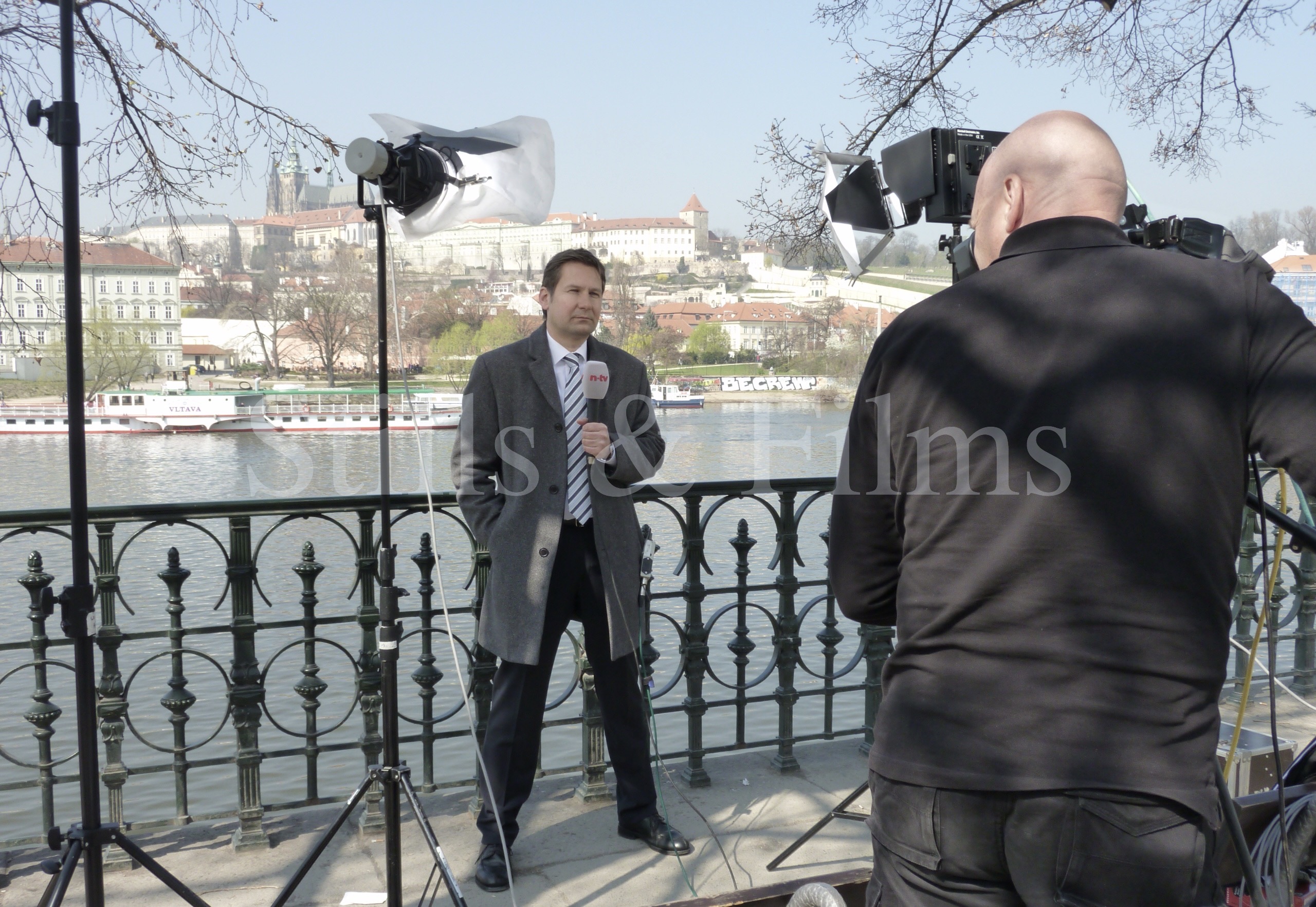 Remote video production in Prague for a German news client.